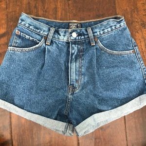 Abercrombie Hugh rise mom shorts
